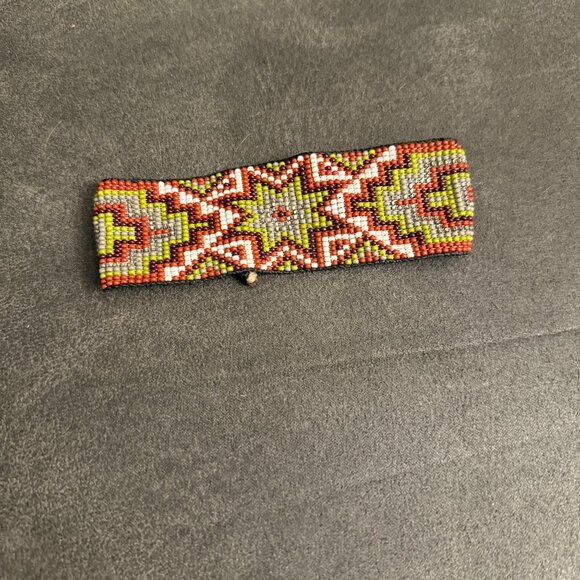 Handmade Beaded Bracelet With Geometric Star Pattern In Red Green & White  Adjus - Picture 1 of 7